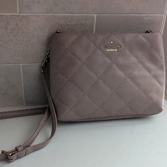 Kate Spade Quilted Leather Gray Crossbody With Gold Hardware. EUC - Picture 5 of 11